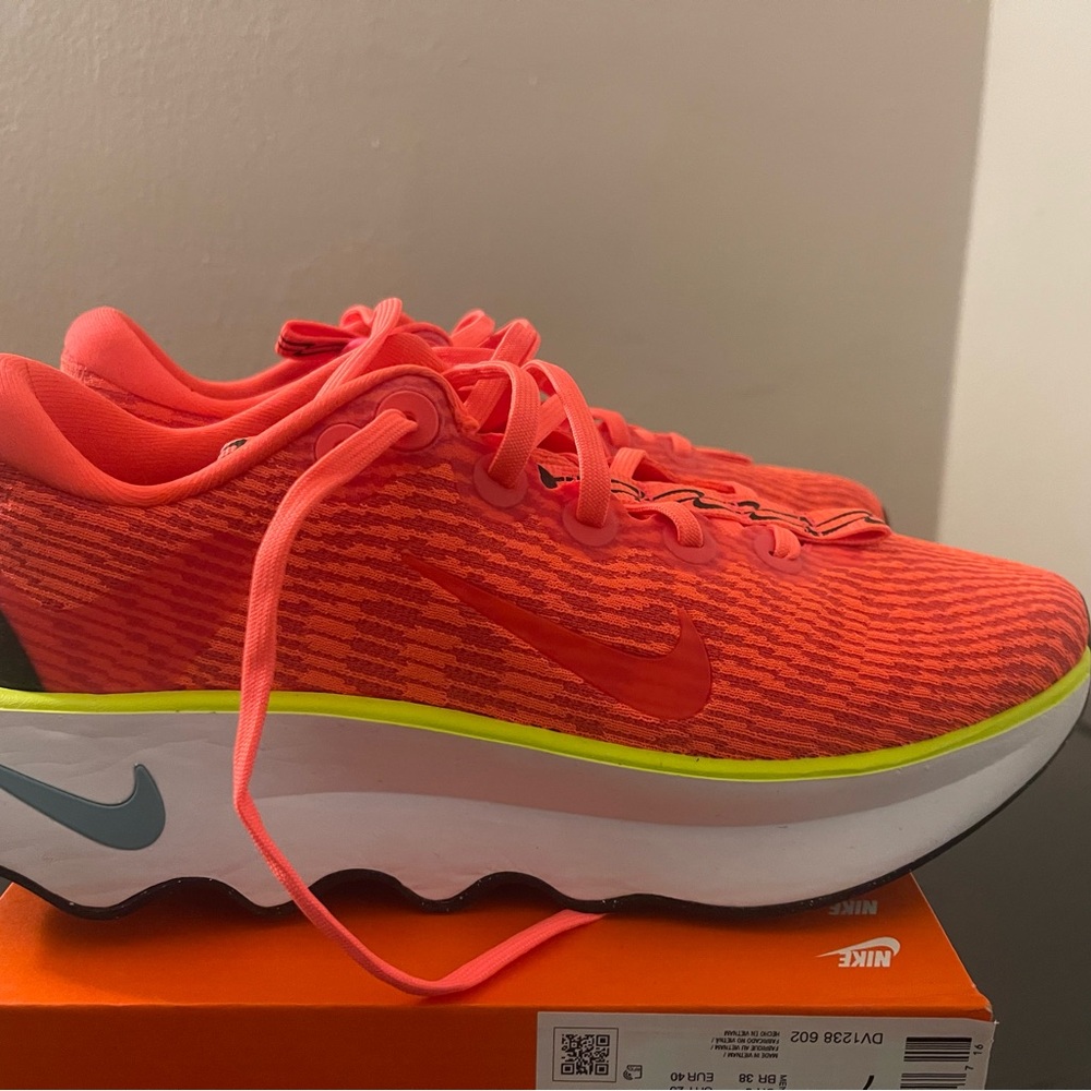 NEW Nike Motiva Red Ribbed Sneakers with Textured Design Size 8.5